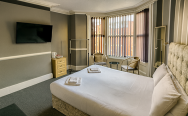 Double room with private bathroom